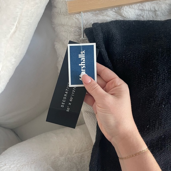 SOLD*** Rachel Zoe black and white ghost blanket - tik tok - Picture 2 of 5